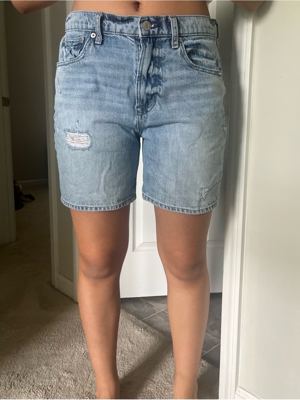 Gap Light Wash Distressed Women’s Denim Shorts 28 p